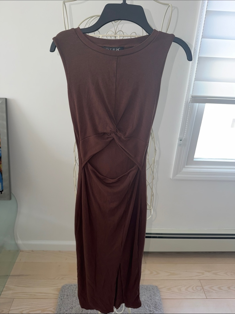 Oten- Sleeveless Twist-Knot Brown Midi Dress